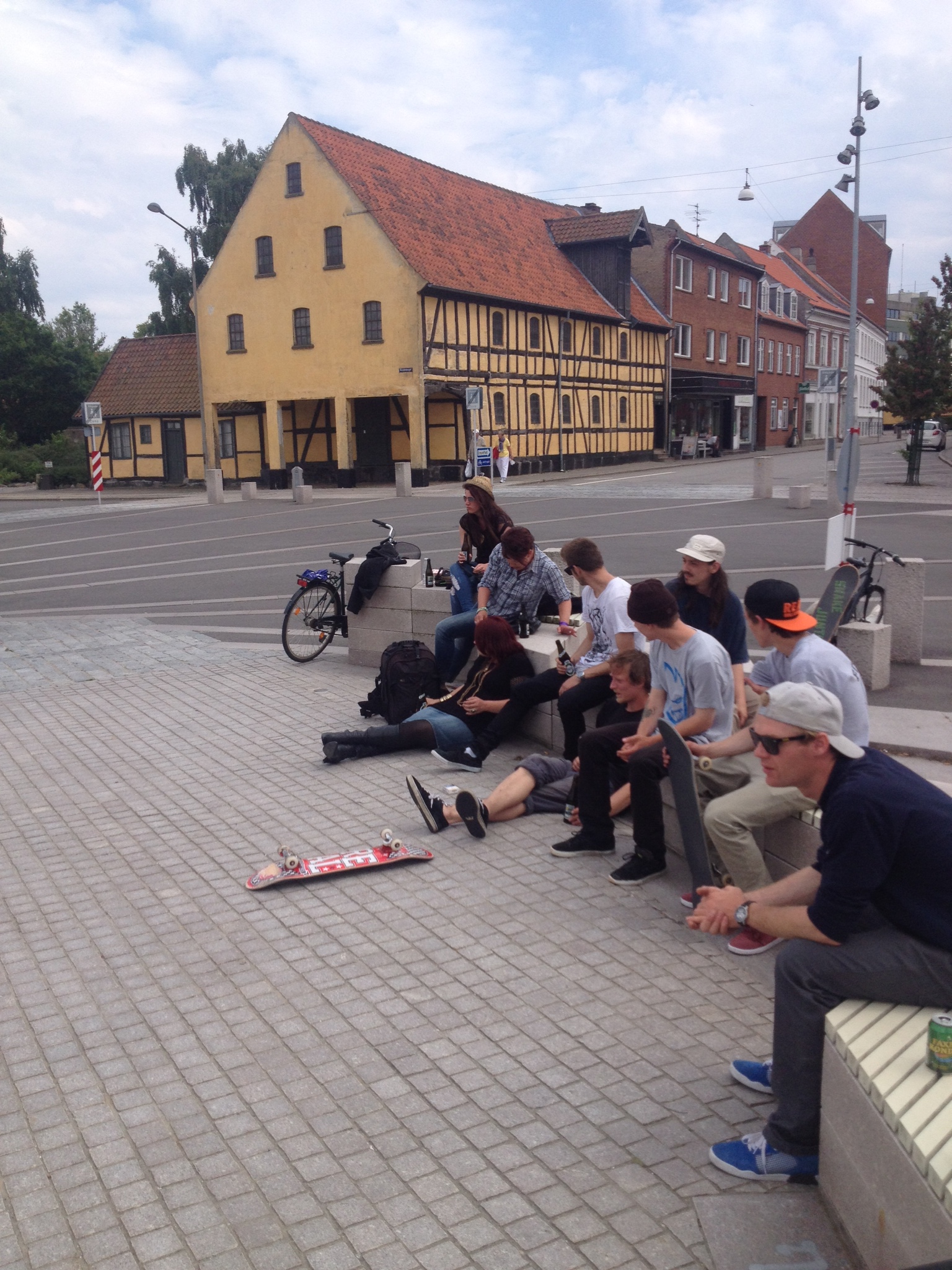 Mads Christensen Henrik Bønk Linden Rasmus Razz Pedersen Bertram Kirchert Ronni Kjærside Chris Larsson Hans Pierre Stachurska Skateboarding skateboard trip labforum labcph skatetu r nykøbing falster kulturfabrikken skatepark skatesession roadtrip minivan streetskating